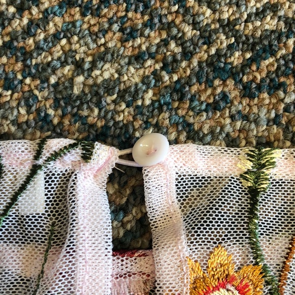 Flower Embroidered long sleeve - Picture 5 of 6